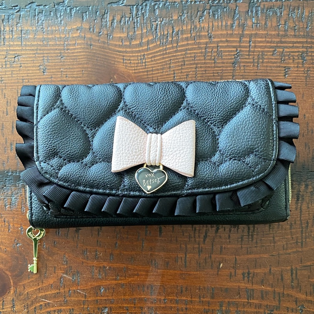 Betsy Johnson clutch purse Great condition~